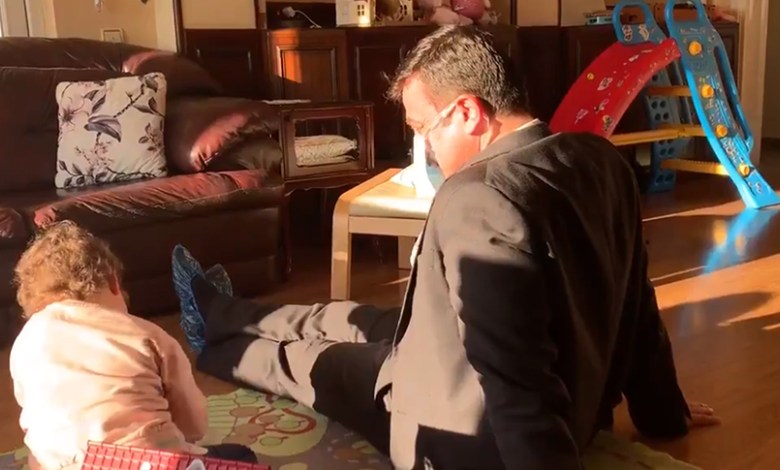 AK Partili Dağ'dan Öykü Arin’e ziyaret! Beraber oyun oynadılar