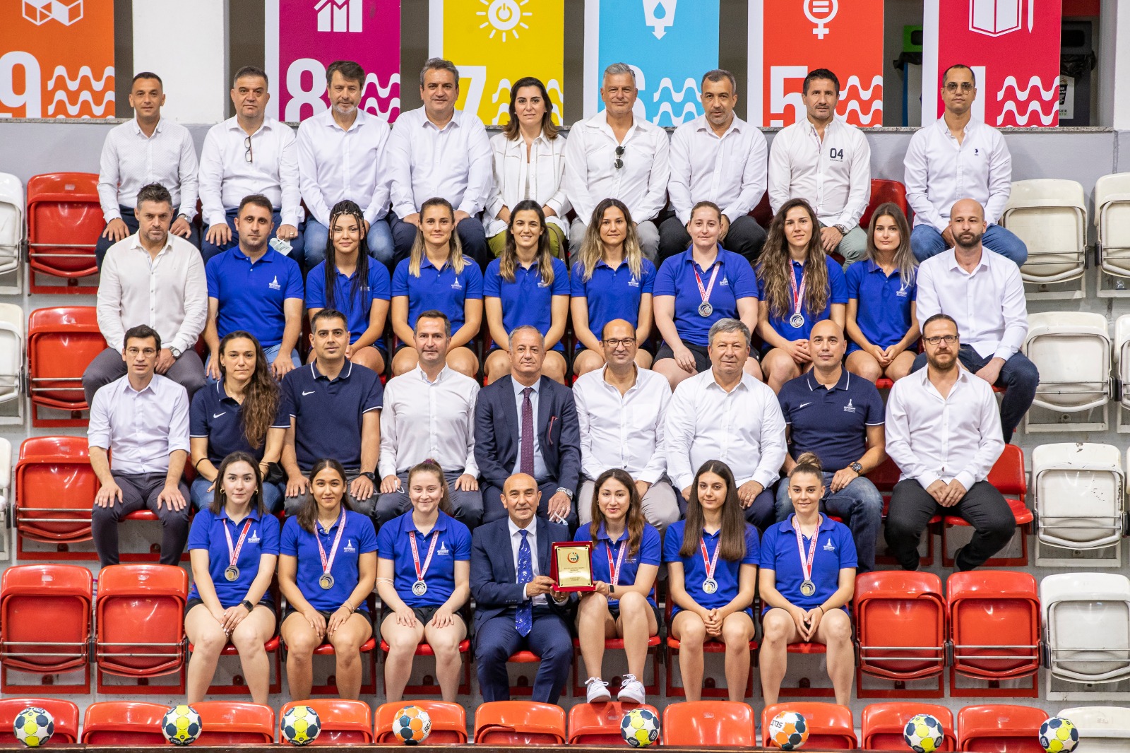 Tarihi başarının mimarları aynı karede buluştu