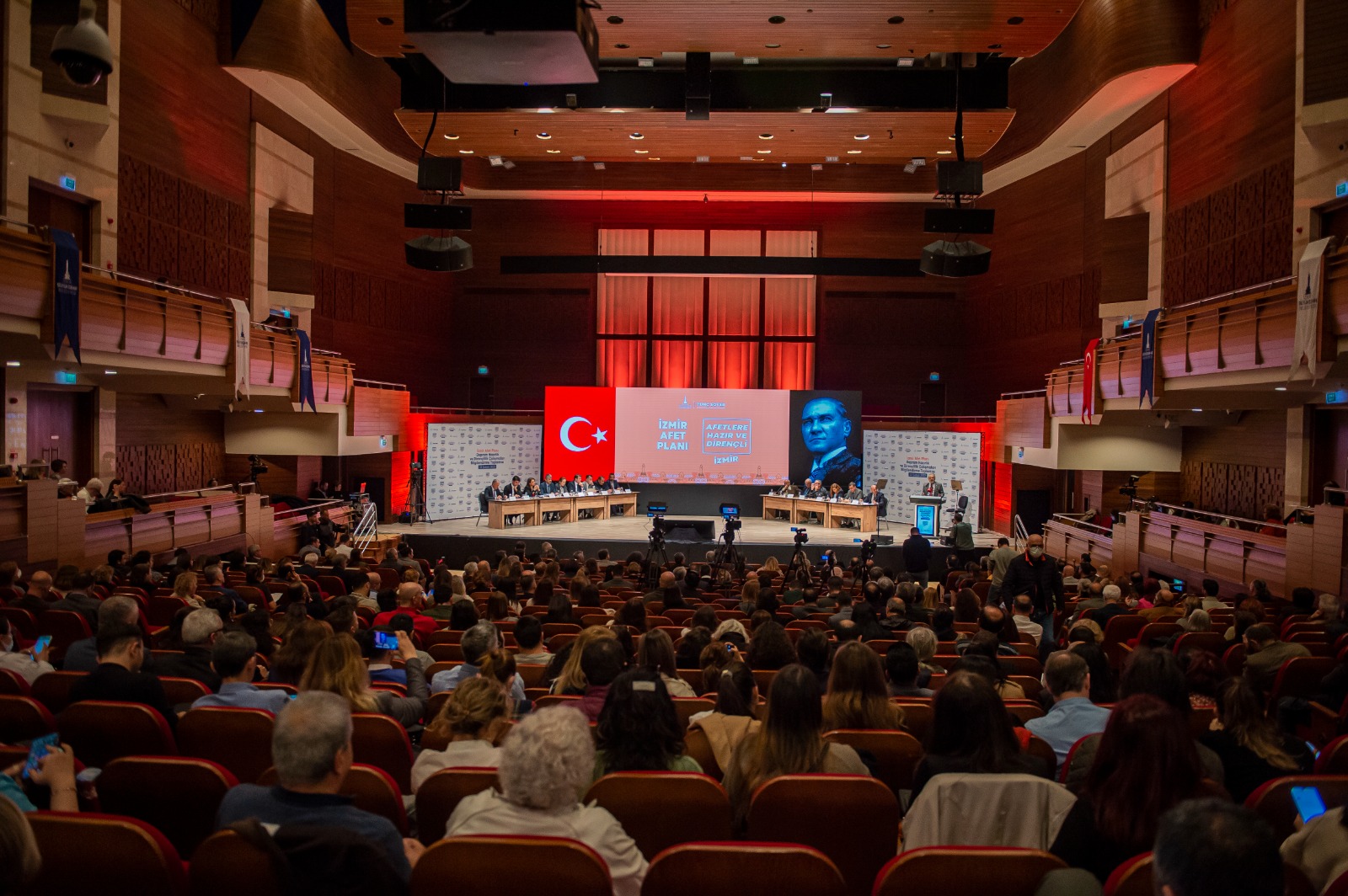 Prof. Dr. Naci Görür’den çarpıcı açıklamalar: İzmir'e yalvarıyorum