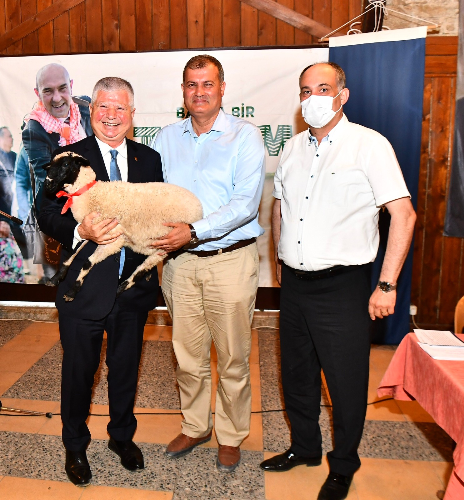İzmir Büyükşehir Belediyesi’nin dağıttığı küçükbaş hayvan sayısı 12 bine ulaştı