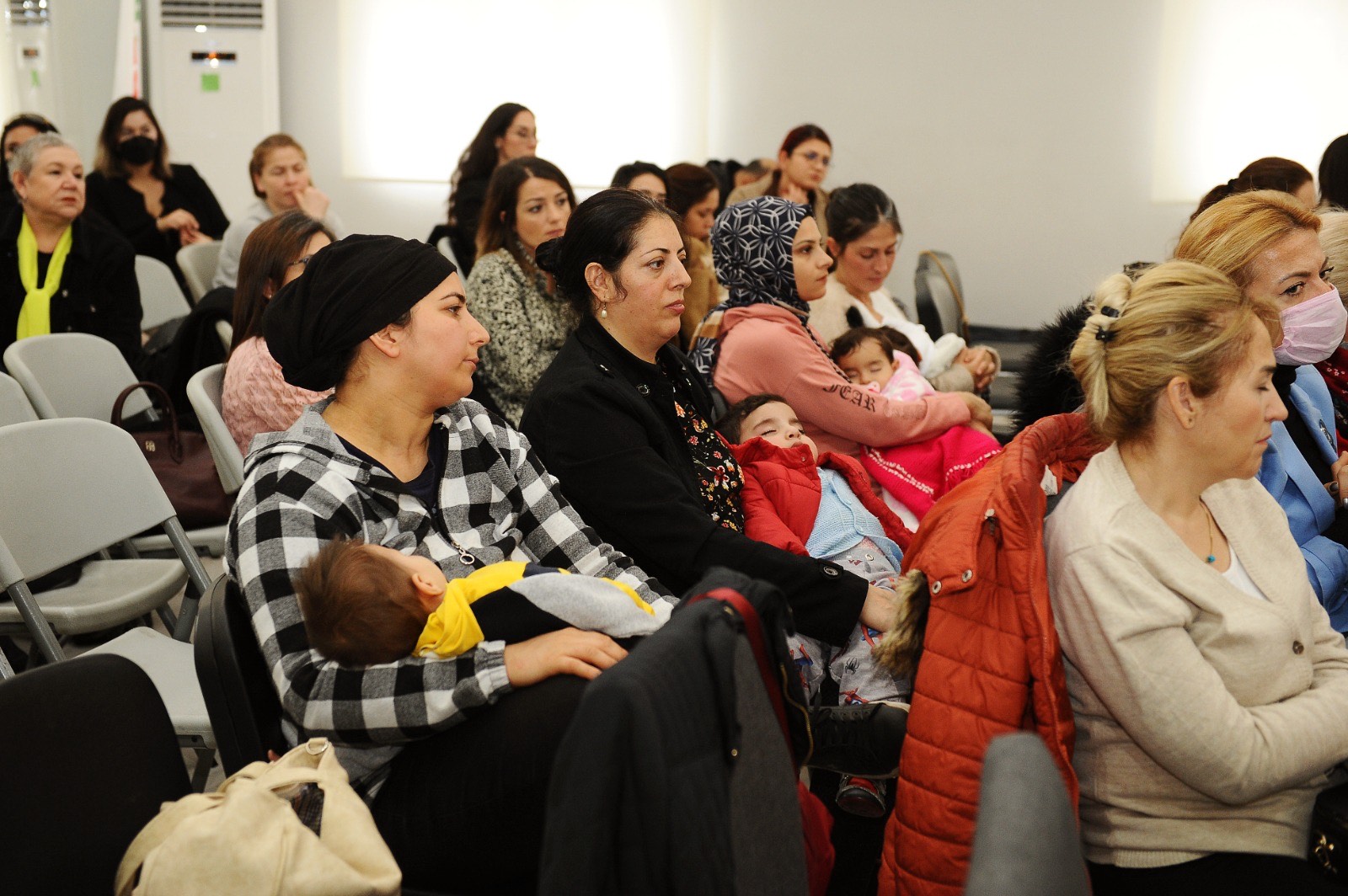 Karşıyaka'da annelerle en kutsal söyleşi