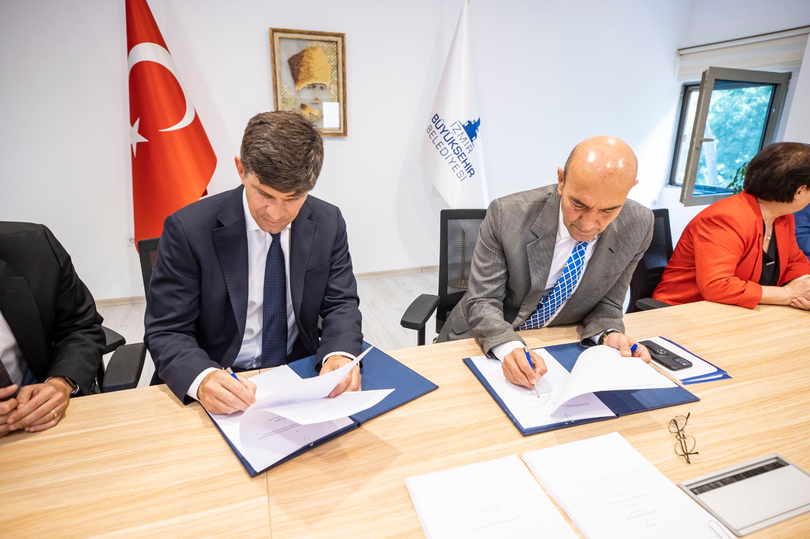 İZSU ile IFC arasında 30 milyon dolarlık kredi sözleşmesi imzalandı, İzmir’in altyapı yatırımlarına uluslararası kaynak