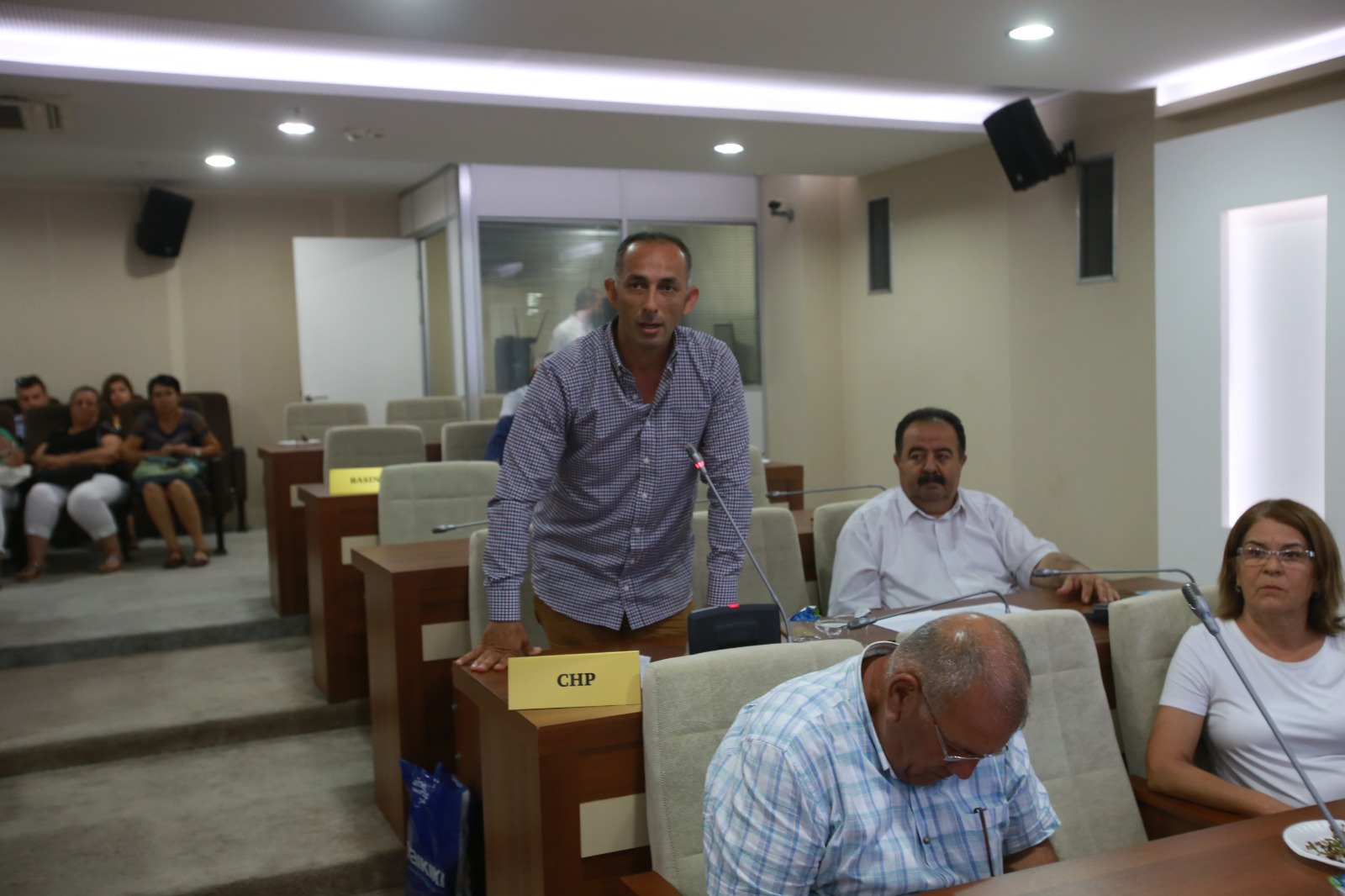 Taş’tan Demir’e hediyeli cevap