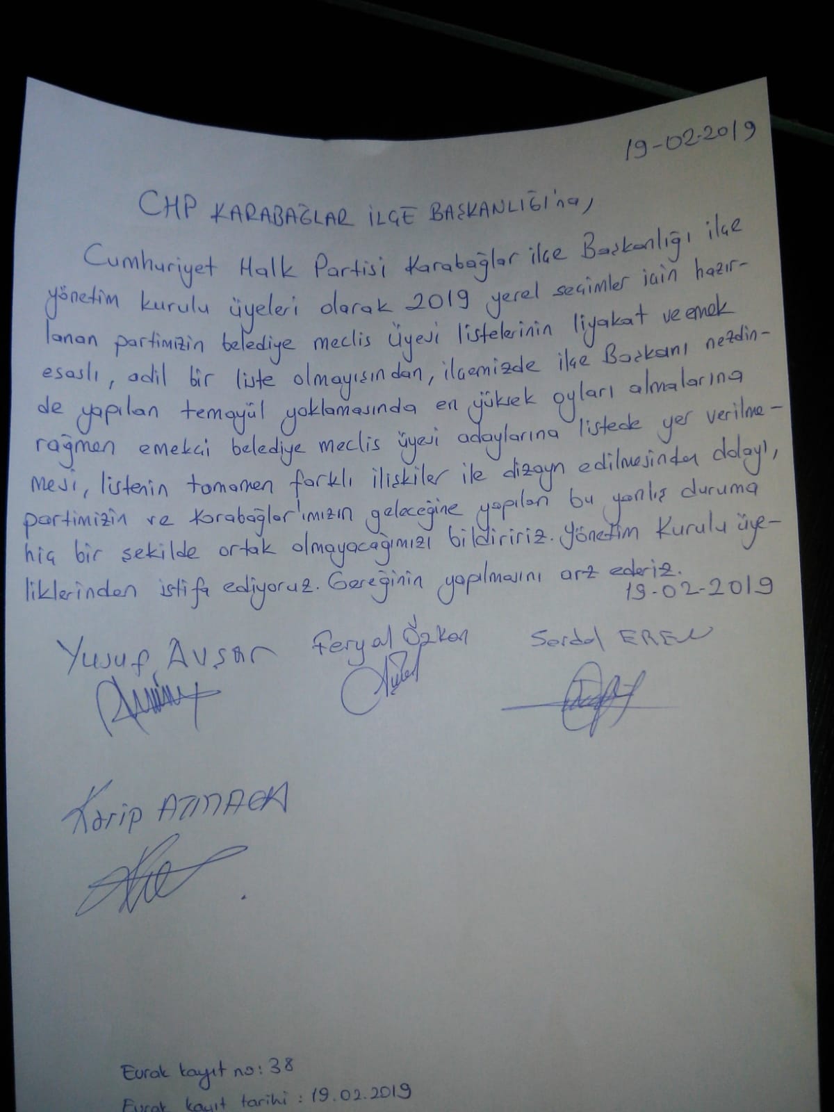 CHP Karabağlar'da istifalar gelmeye devam ediyor