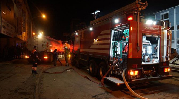 İzmir’de korkutan fabrika yangını!