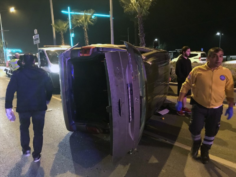 İzmir'de trafik kazası: 3 yaralı