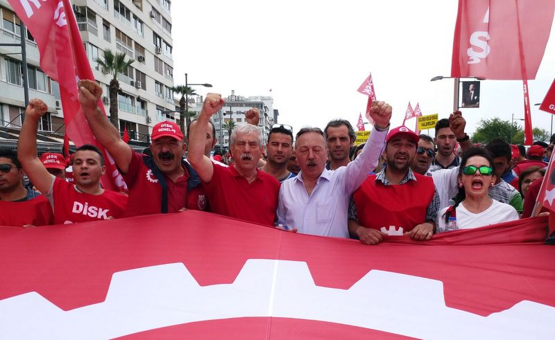İzmir Gündoğdu'ya akıyor