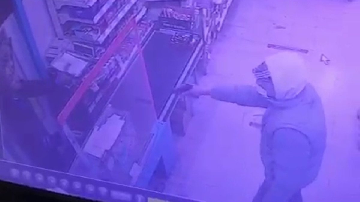 Süper markette silahlı soygun girişimi