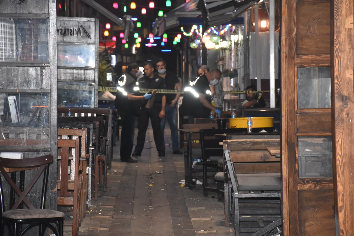 Garsonların 'müşteri kapma' kavgası: 1 yaralı, 2 gözaltı!