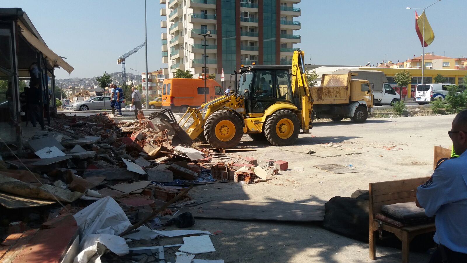 Karabağlar Gençyıldız Kulüp Binası Yıkıldı