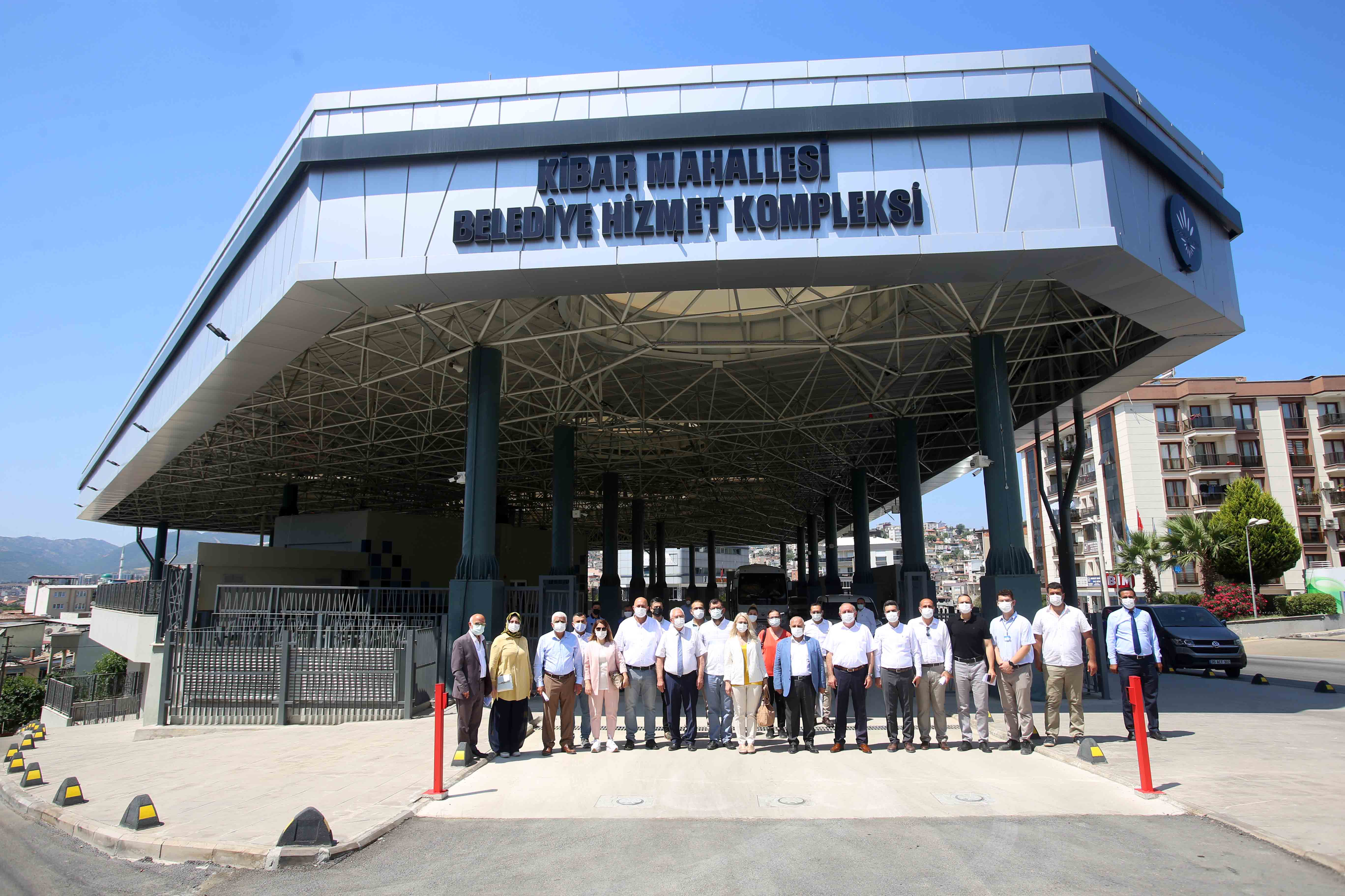 Karabağlar'da projeler AK Parti ve İyi Parti heyetlerine de tanıtıldı