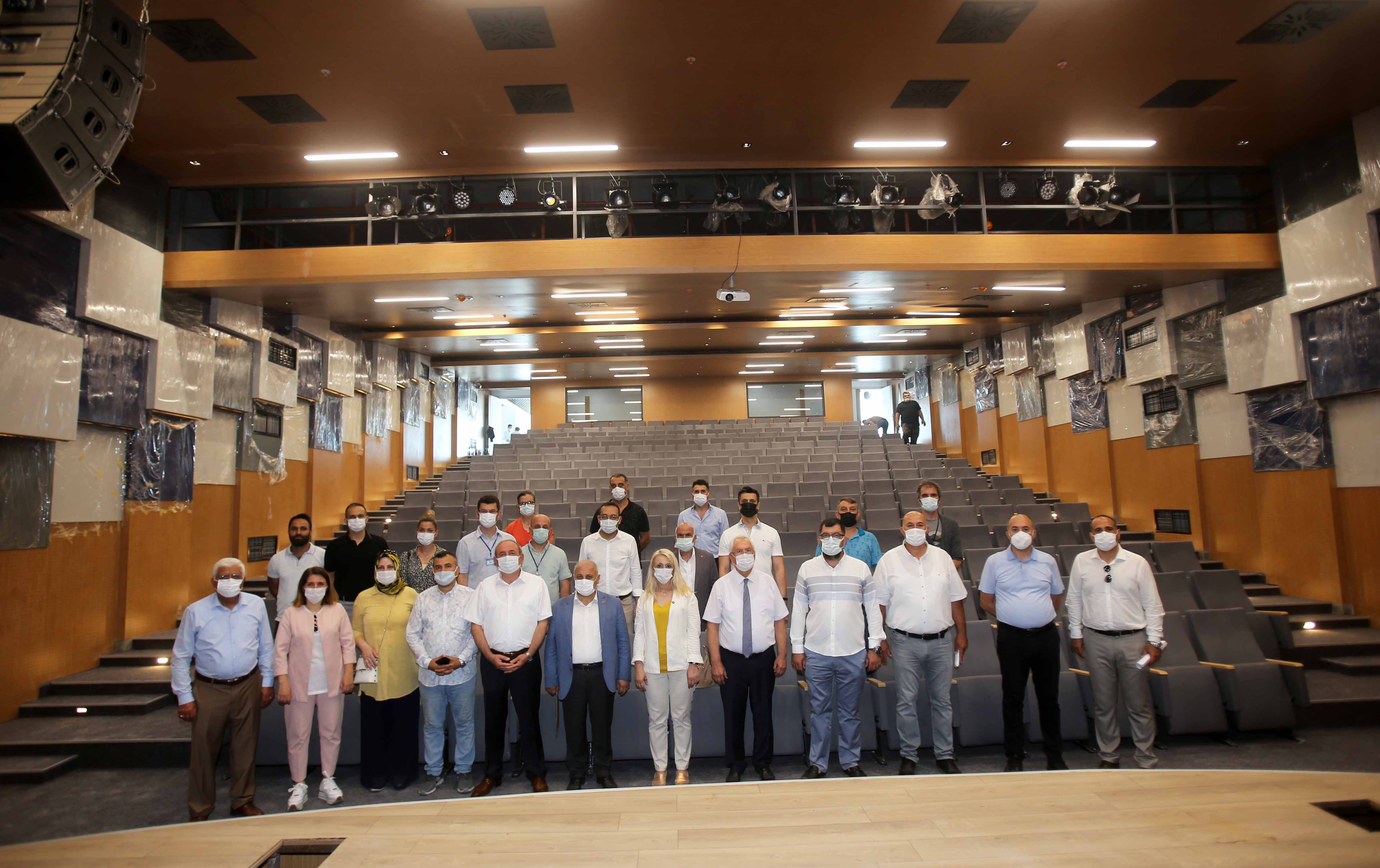 Karabağlar'da projeler AK Parti ve İyi Parti heyetlerine de tanıtıldı