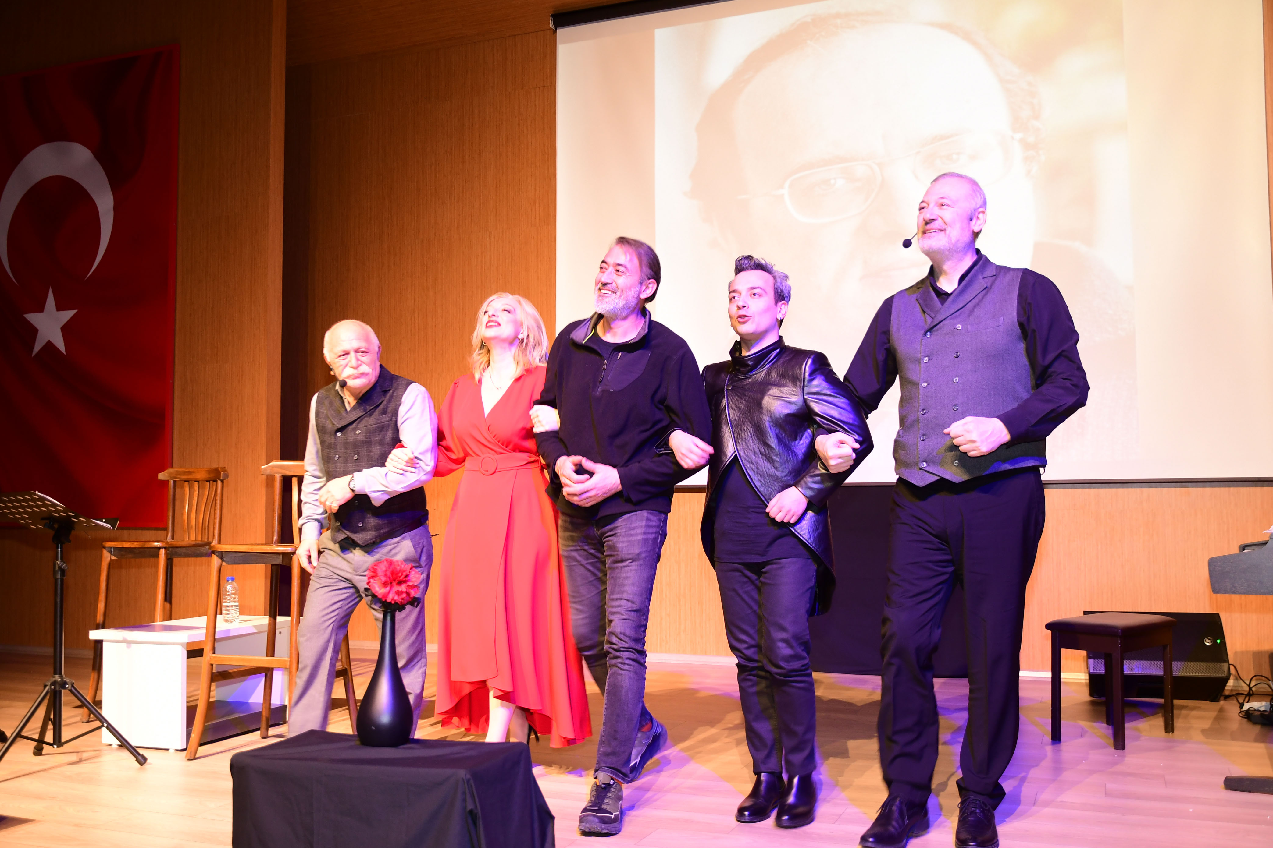 Uğur Mumcu, “Unutma Bizi” oyunuyla Karabağlar’da anıldı