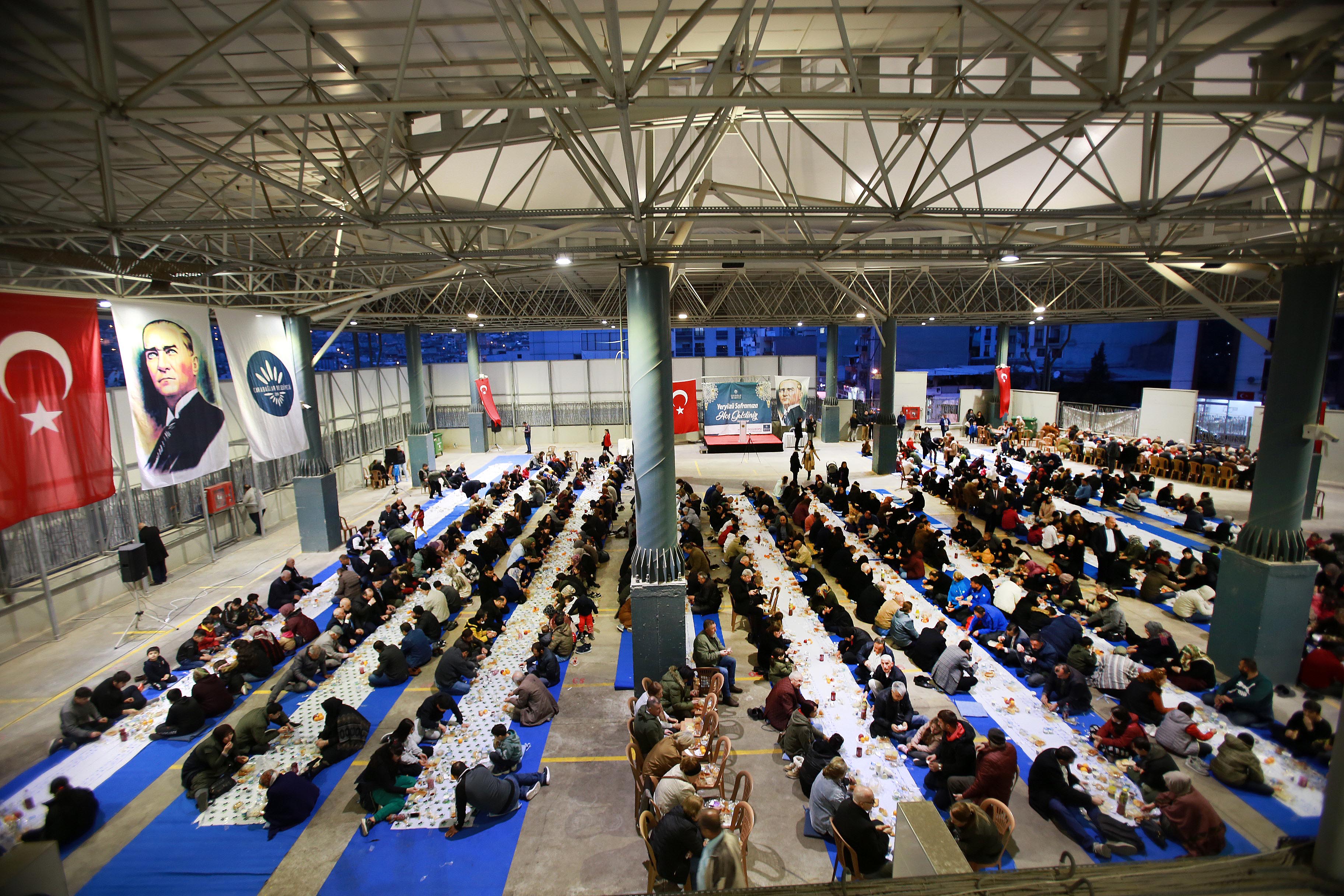 Yeryüzü Sofrası Karabağlar'da kuruldu