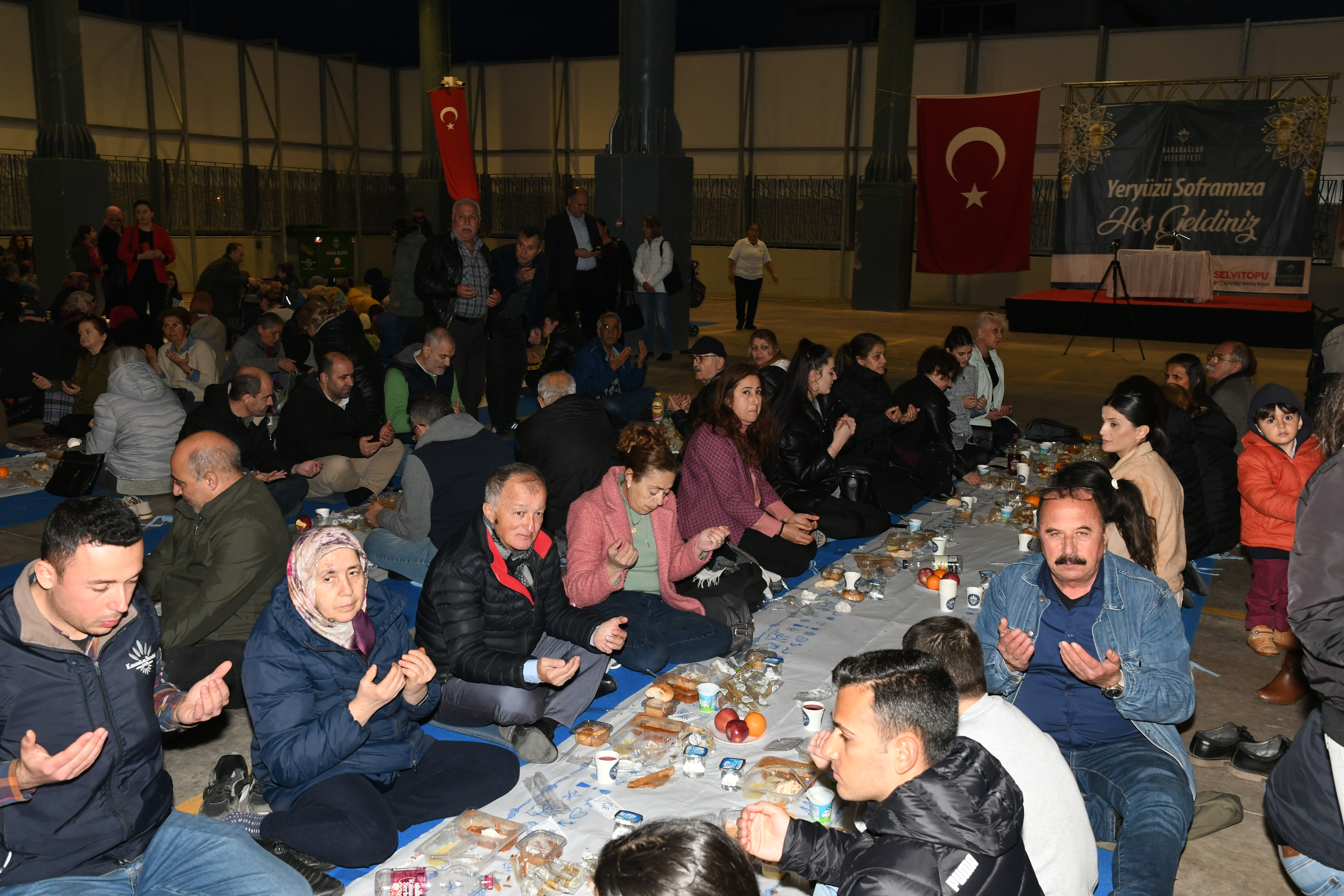 Yeryüzü Sofrası Karabağlar'da kuruldu