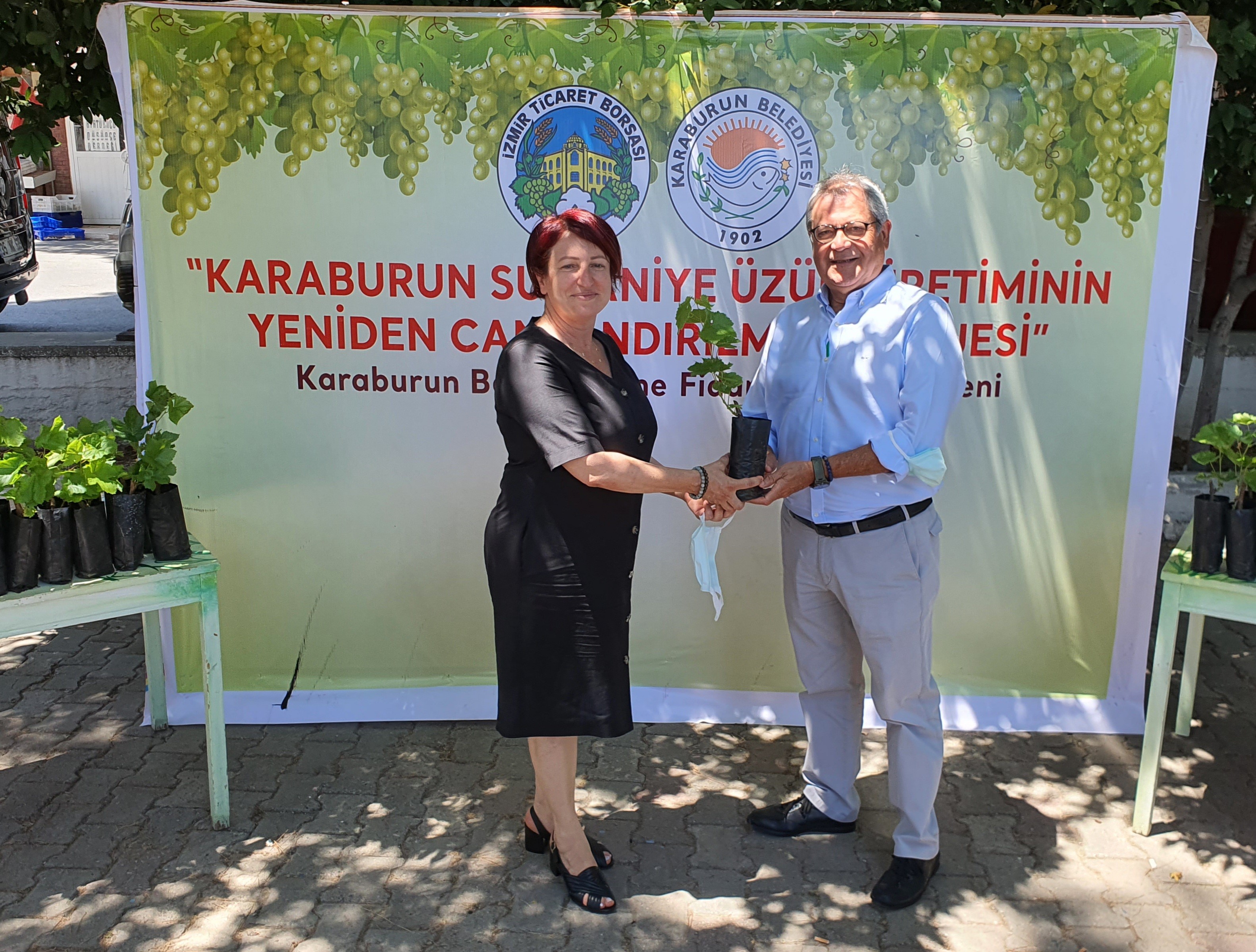 Karaburun’da bağcılık yeniden canlanıyor…