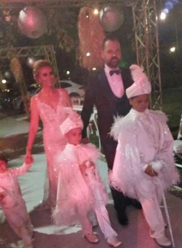 KESİKBURUN   AİLESİNİN MUTLU GECESİ