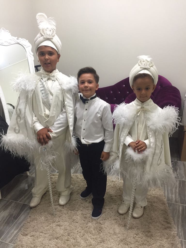 KESİKBURUN   AİLESİNİN MUTLU GECESİ