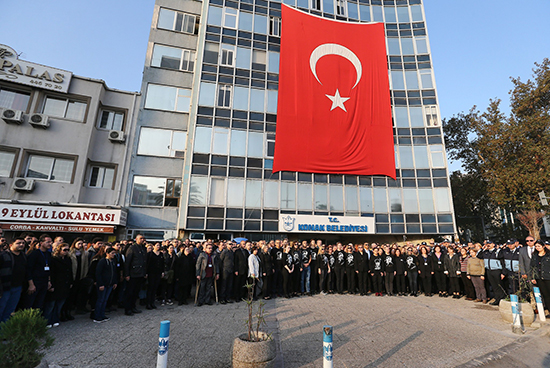 Konak, Ata'sını özlem ve minnetle andı