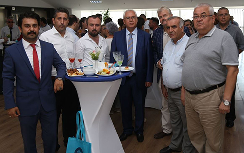 Karabağlar'da Demokrasi Rüzgârı