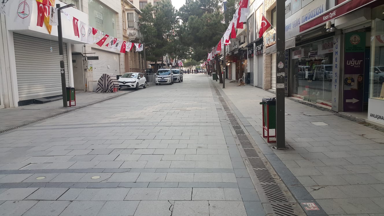 BAYRAKLI NEFES ALDI! KARŞIYAKA ESNAFI PERİŞAN!