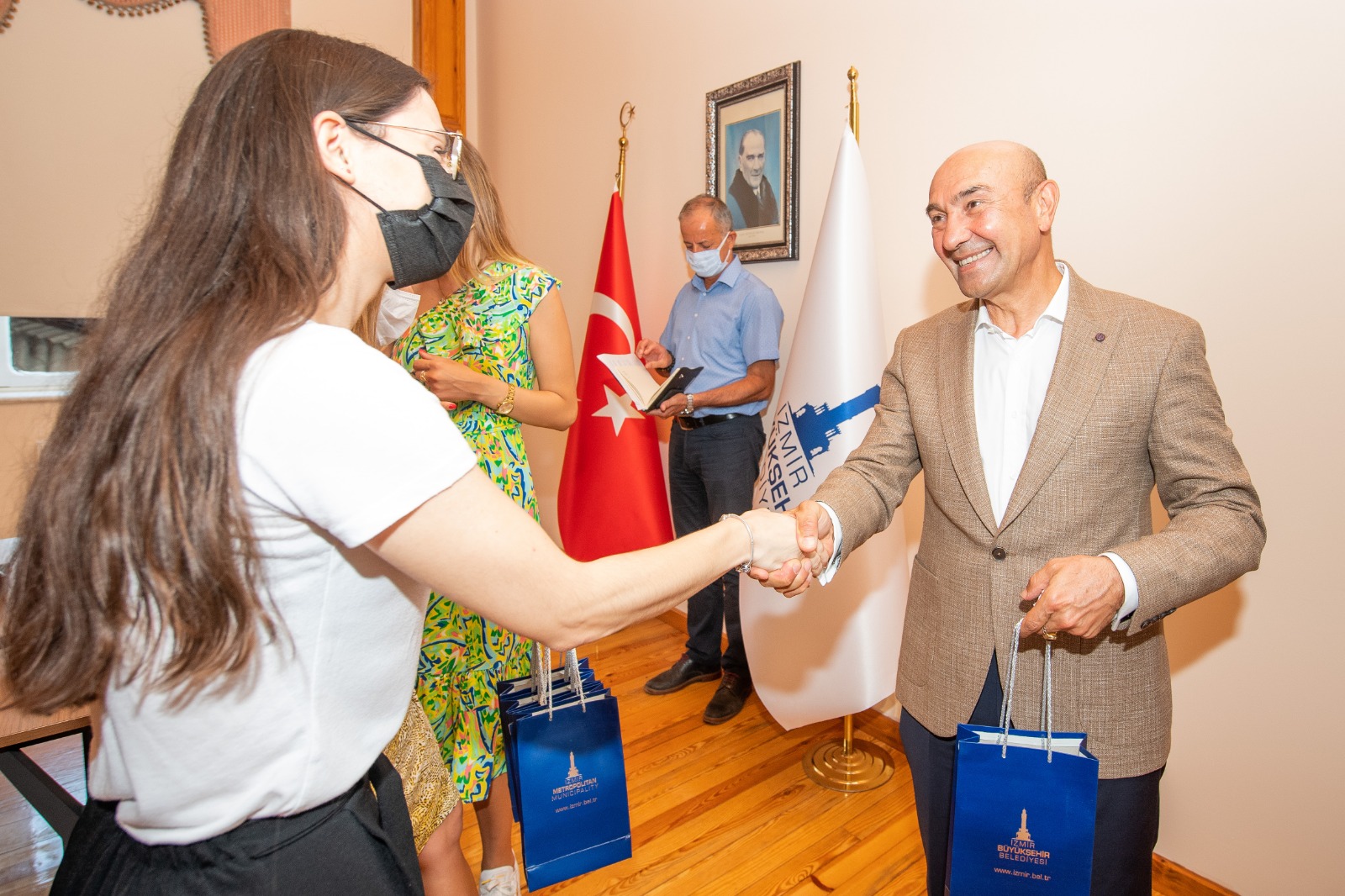 İzmir’in gururu gençlere Başkan Soyer’den tam destek