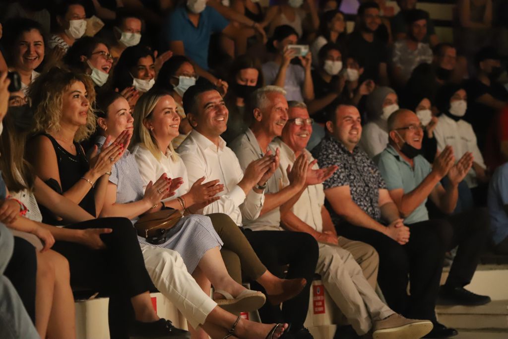 Aziz Nesin Kabare’ye Menderes’te Yoğun İlgi