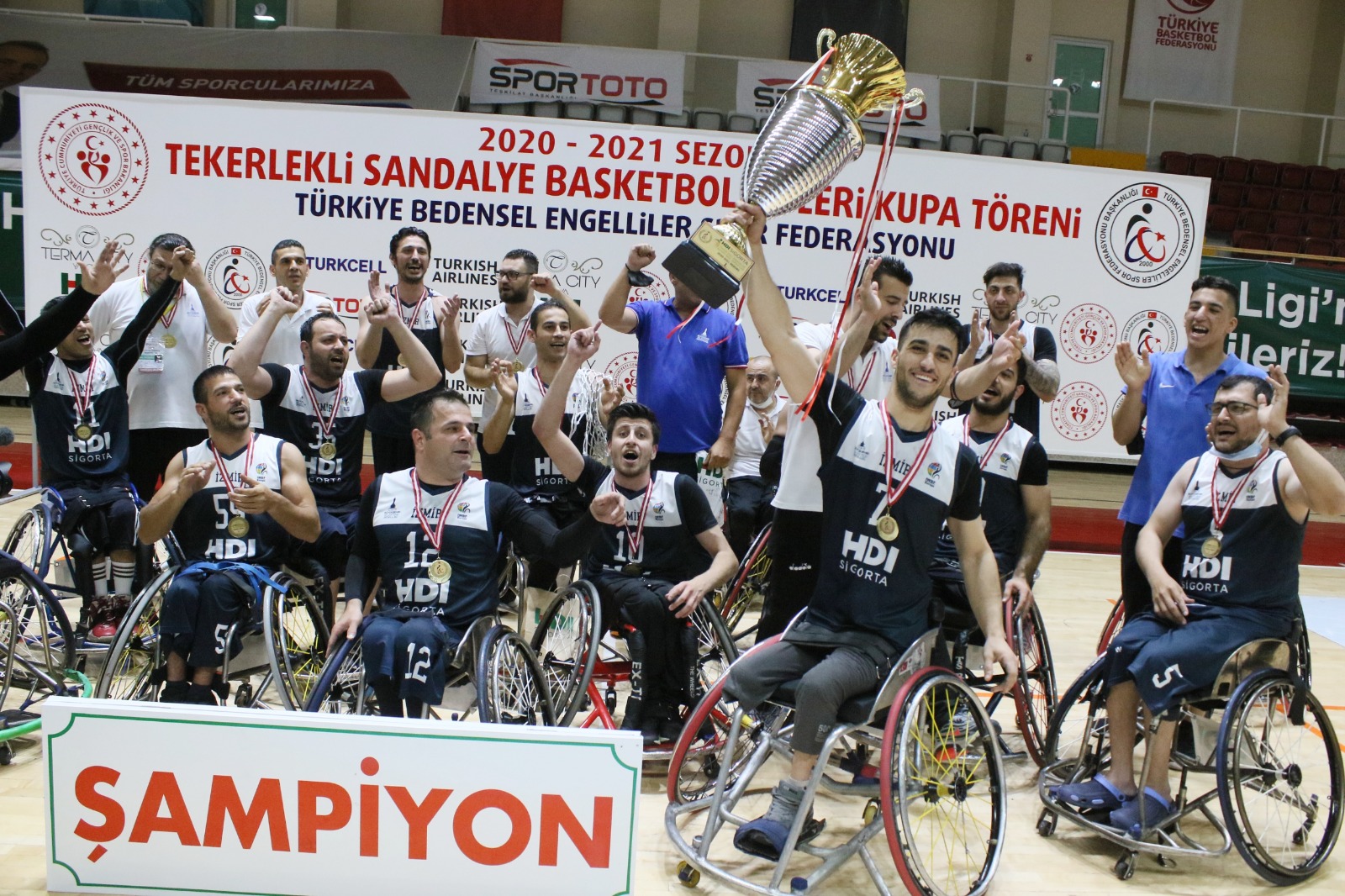 Tekerlekli Sandalye Basketbol Takımı 17 yıl aradan sonra yeniden şampiyon İşte sporda İzmir farkı!