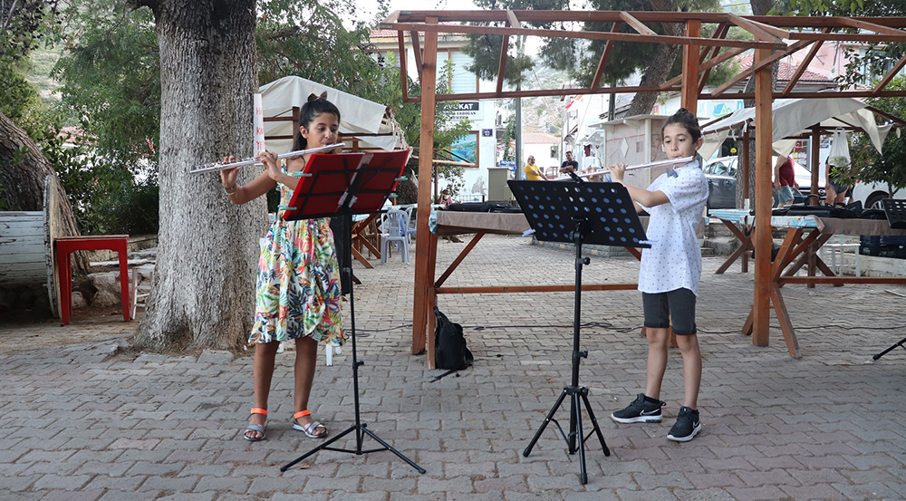 Piyano ve flütün muhteşem armonisi Karaburun'da buluştu