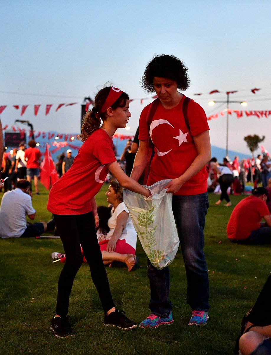 İşte İzmir farkı! Kendi çöplerini topladılar