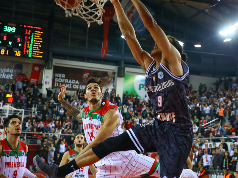 Pınar Karşıyaka evinde vuruldu