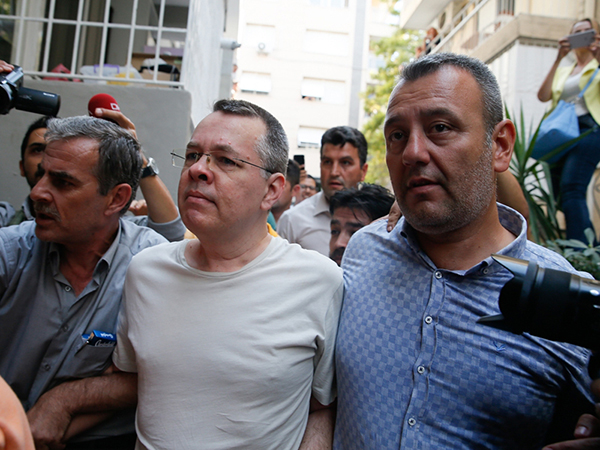 Rahip Brunson'un evinin önünde sıkı önlem