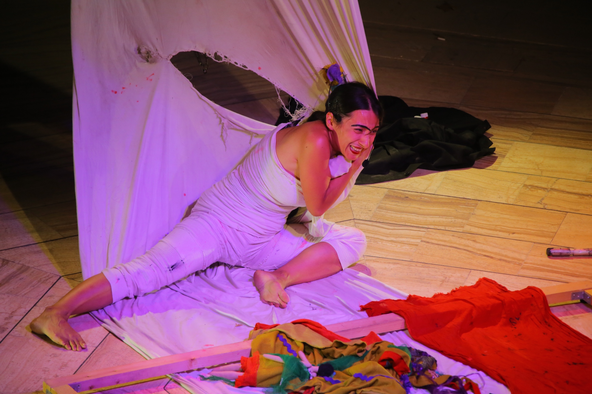 TİYATRO VE TEKNOLOJİ TİYATRONUN KALBİ EFES SELÇUK’TA KONUŞULDU