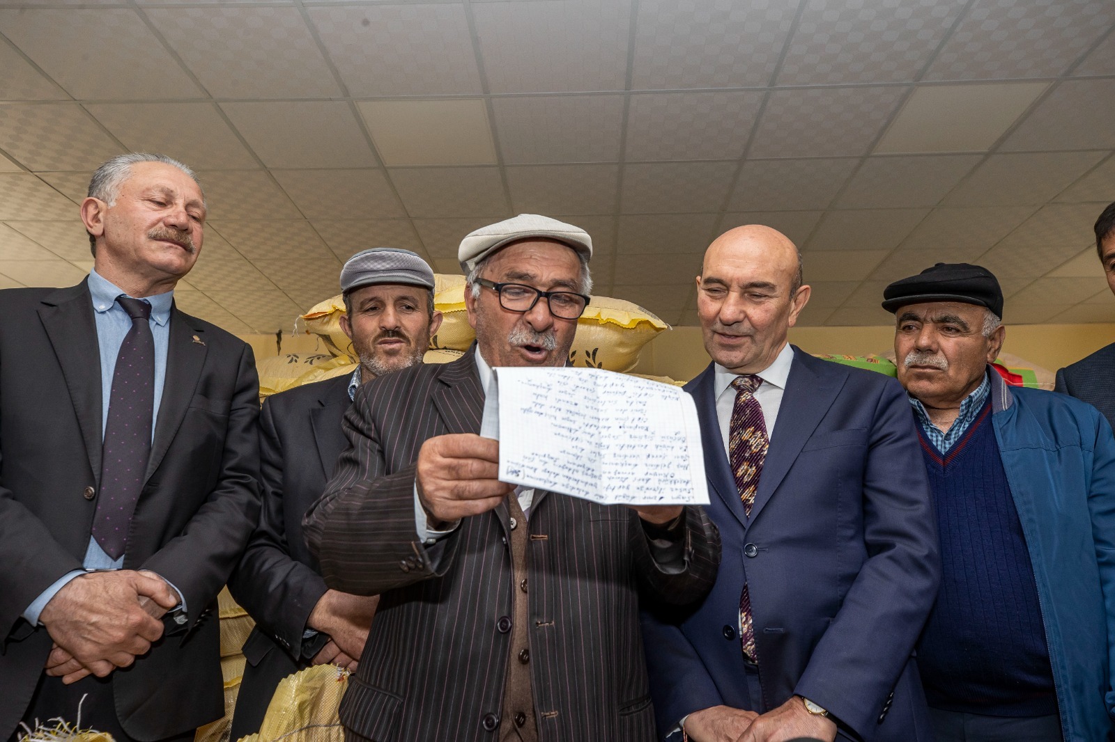 Soyer Kars’ta tarlaya indi ‘kurda, kuşa, aşa’ diyerek tohum serpti