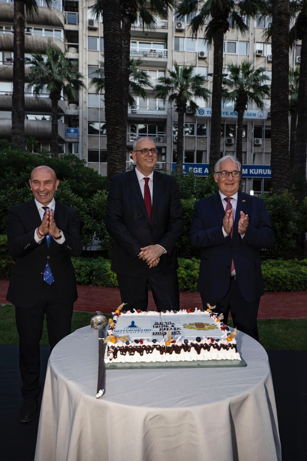 Soyer'den Bremen'e 'kardeşlik' mesajı: Kutlamalarımız gecikse de dayanışmamız sürdü