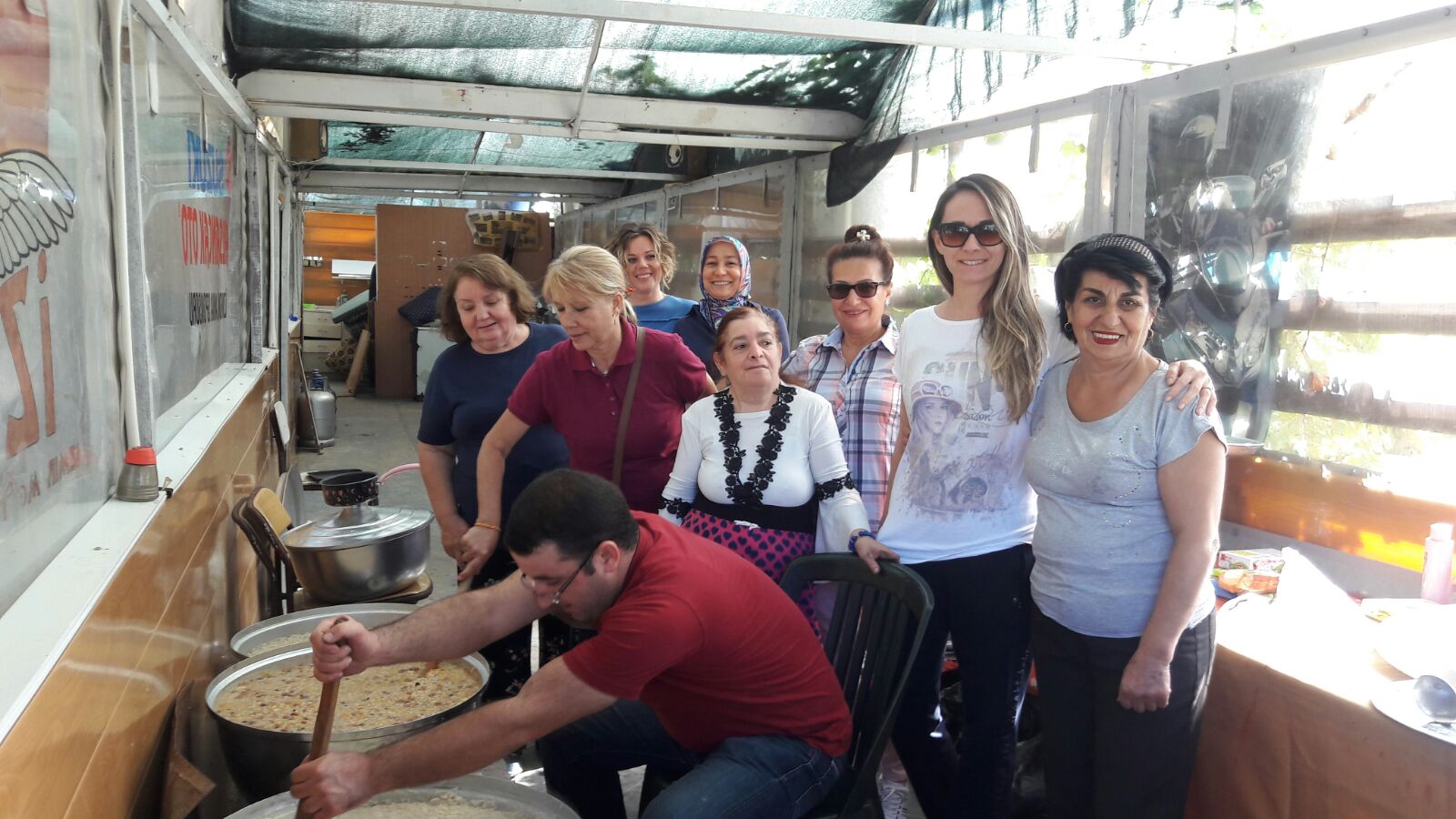 Hayırsever Abladan Aşure Etkinliği