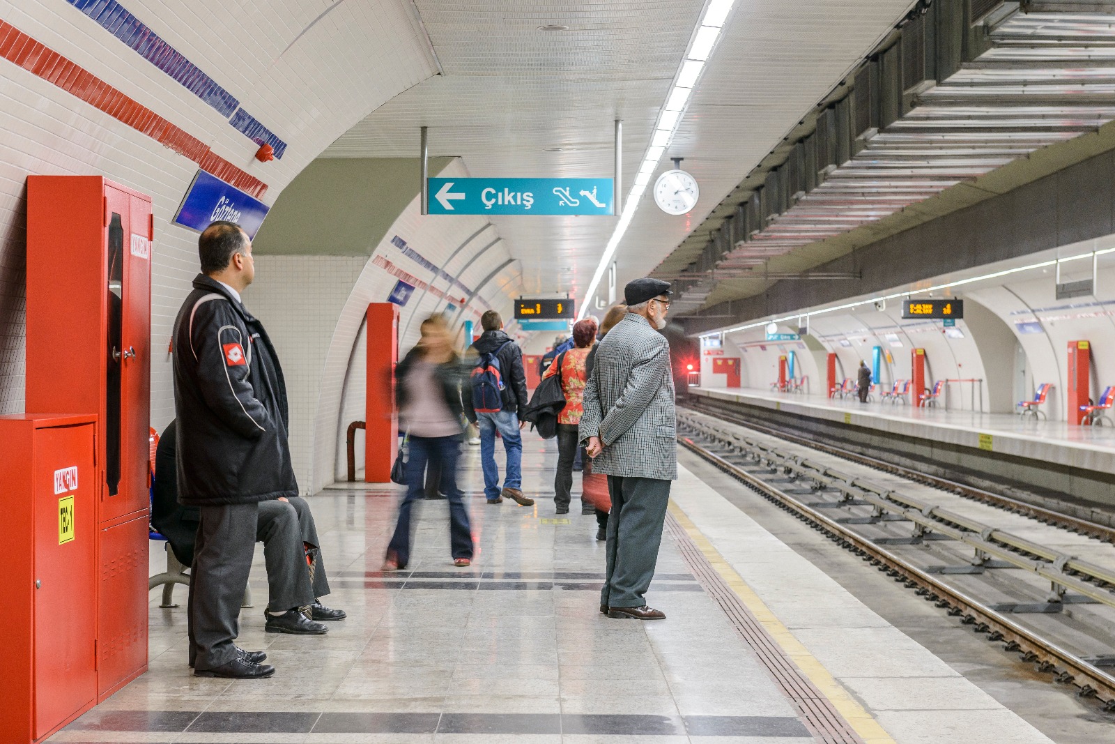 İzmir Metro'da ücretsiz internet dönemi