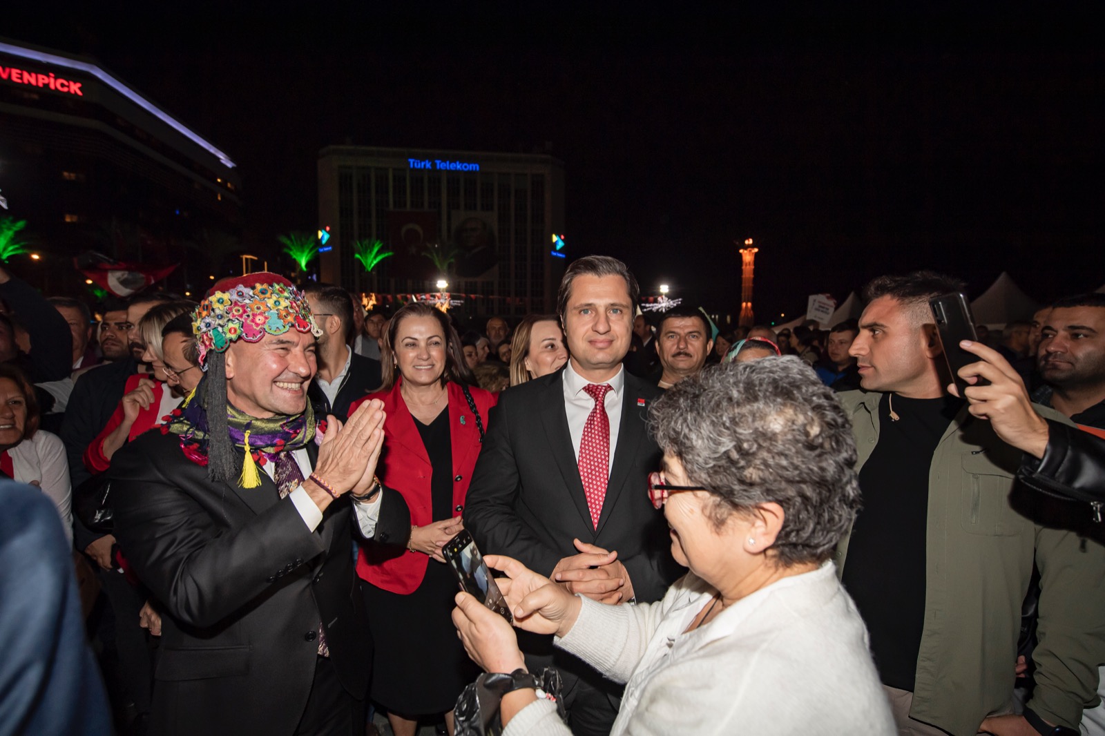 Başkan Soyer’den zeybek sürprizi