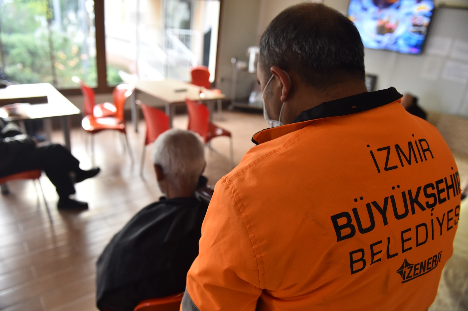 Dondurucu soğuklarda evsizlere İzmir Büyükşehir Belediyesi kucak açıyor