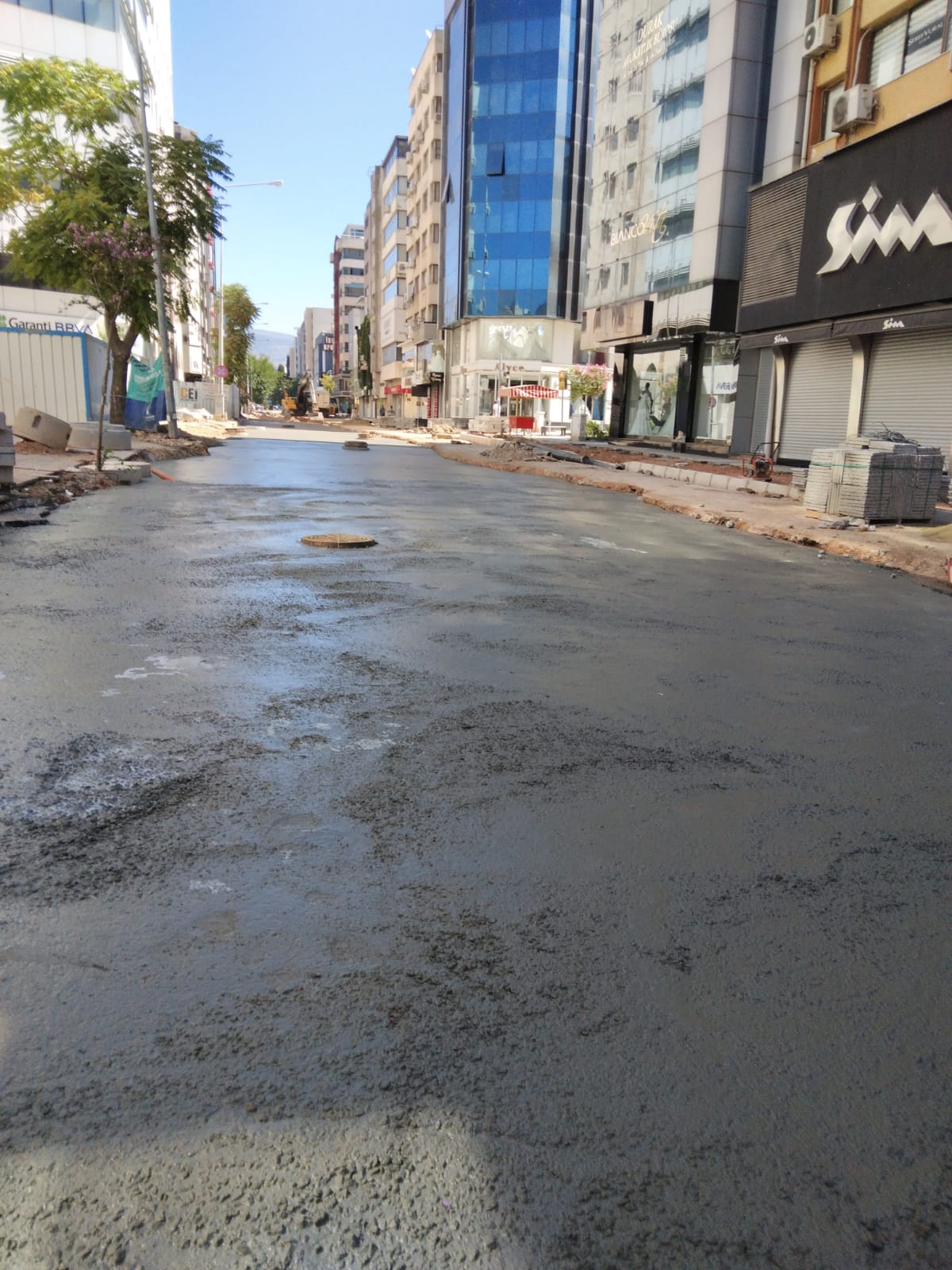 Soyer, Halit Ziya Bulvarı’ndaki çalışmaları denetledi