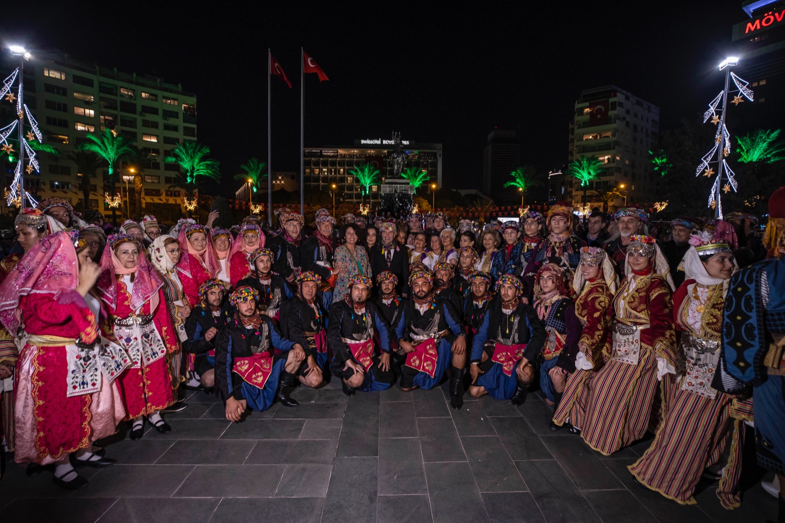 Başkan Soyer’den zeybek sürprizi