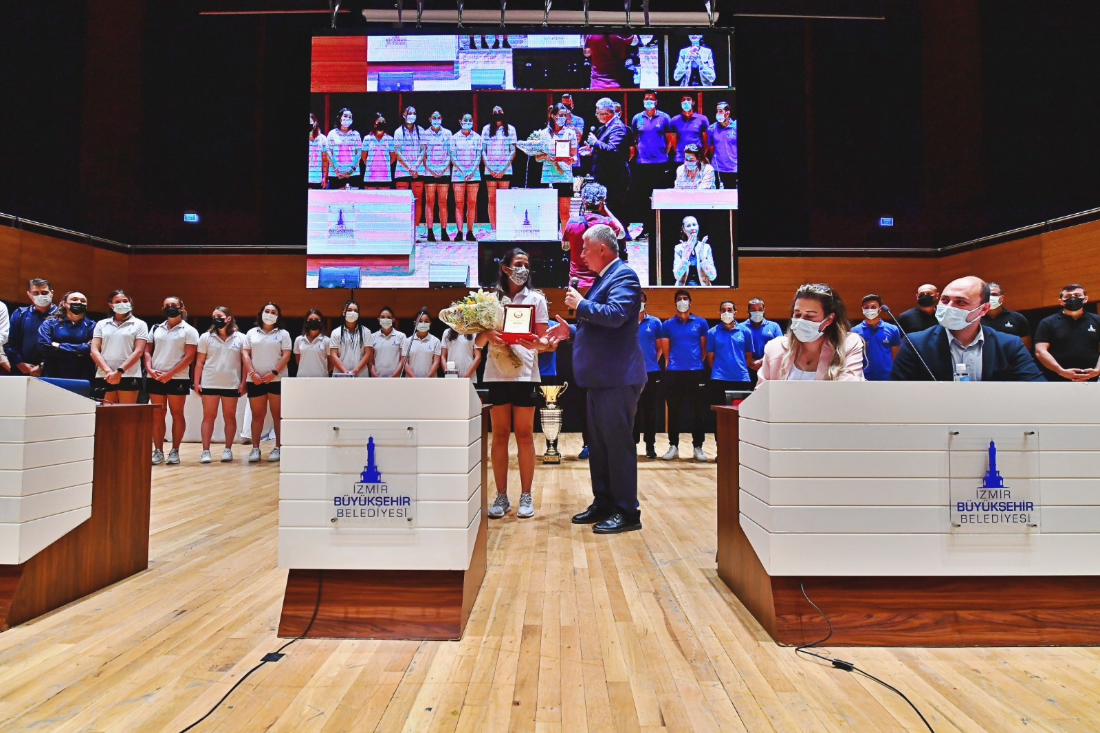 Meclis hentbol şampiyonlarını ağırladı