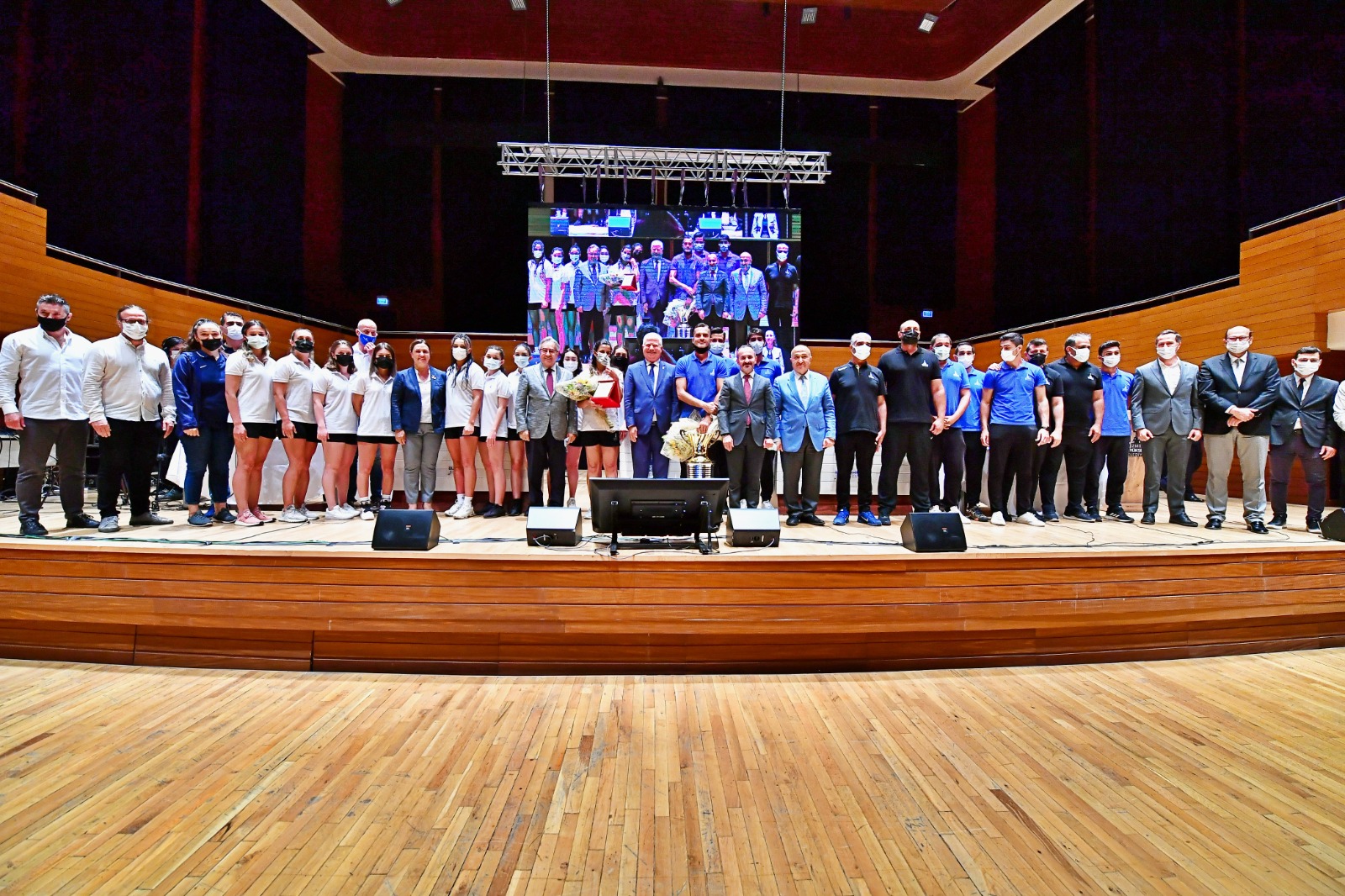 Meclis hentbol şampiyonlarını ağırladı