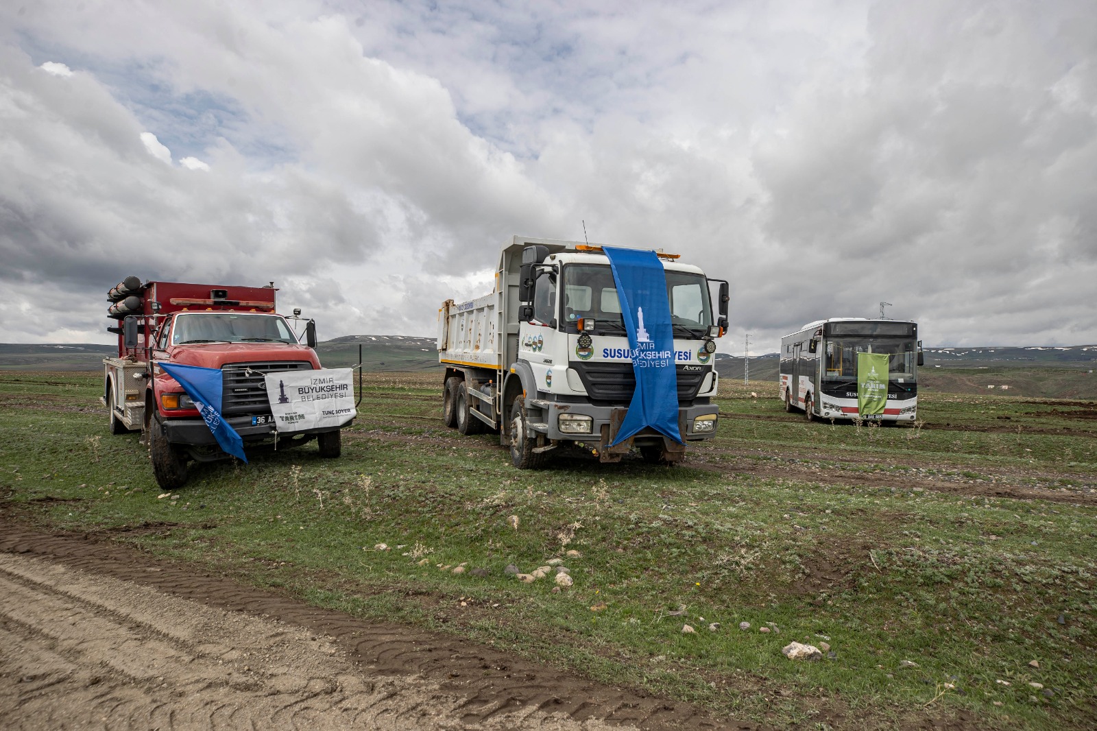 Soyer Kars’ta tarlaya indi ‘kurda, kuşa, aşa’ diyerek tohum serpti