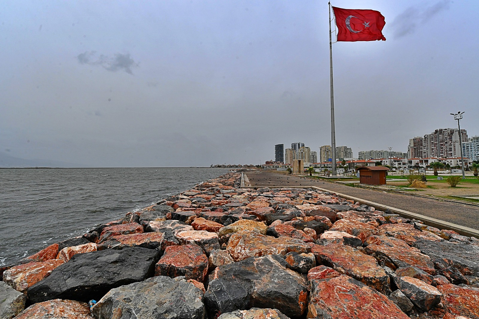 Büyükşehir'den İzmir’de fırtına raporu
