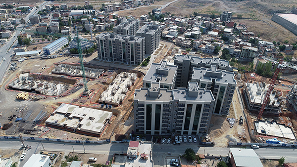 İzmir'de dönüşüm hız kazandı