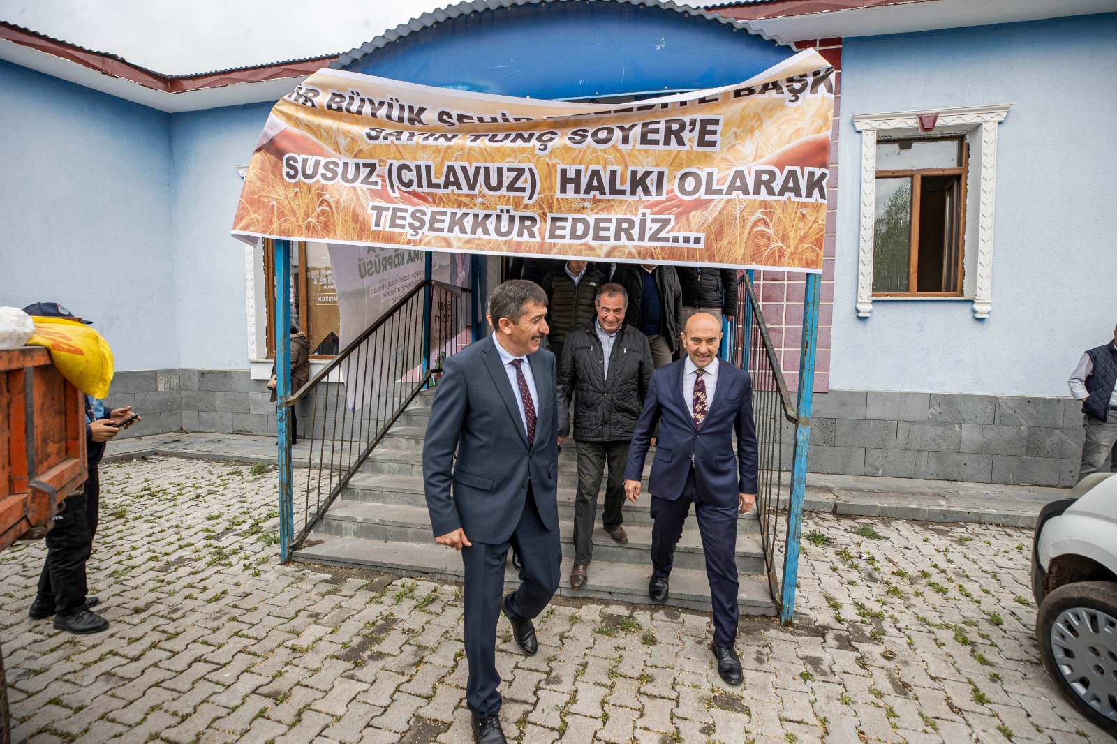 Soyer Kars’ta tarlaya indi ‘kurda, kuşa, aşa’ diyerek tohum serpti