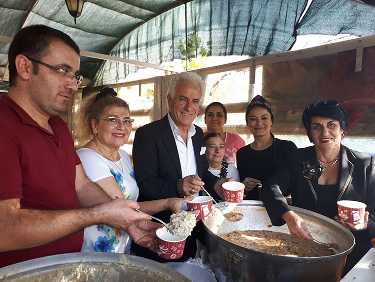 Hayırsever Abladan Aşure Etkinliği