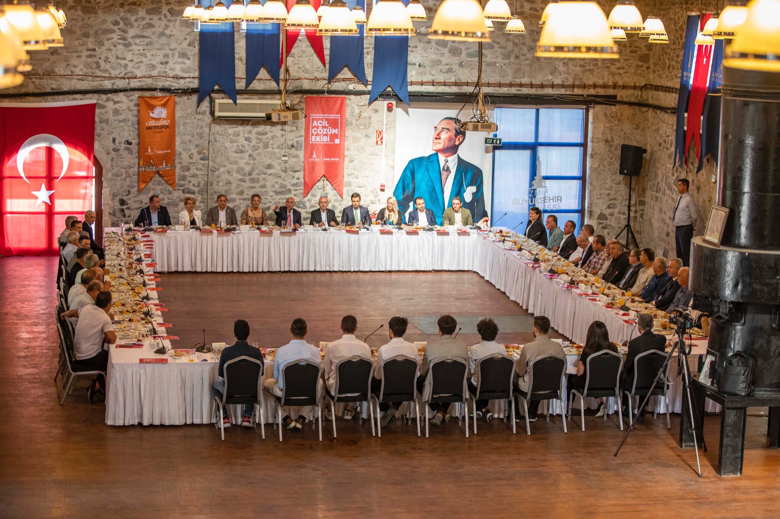 Kılıçdaroğlu Acil Çözüm Projesi uygulanan mahalle muhtarlarıyla buluştu