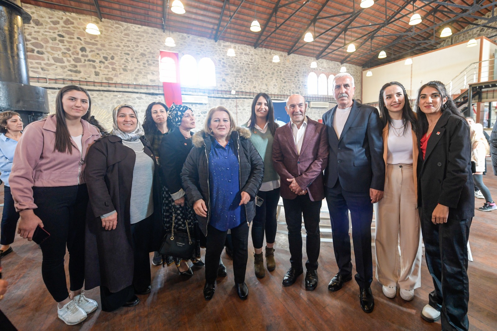 CHP İzmir'den rozet şov: 500 yeni üye